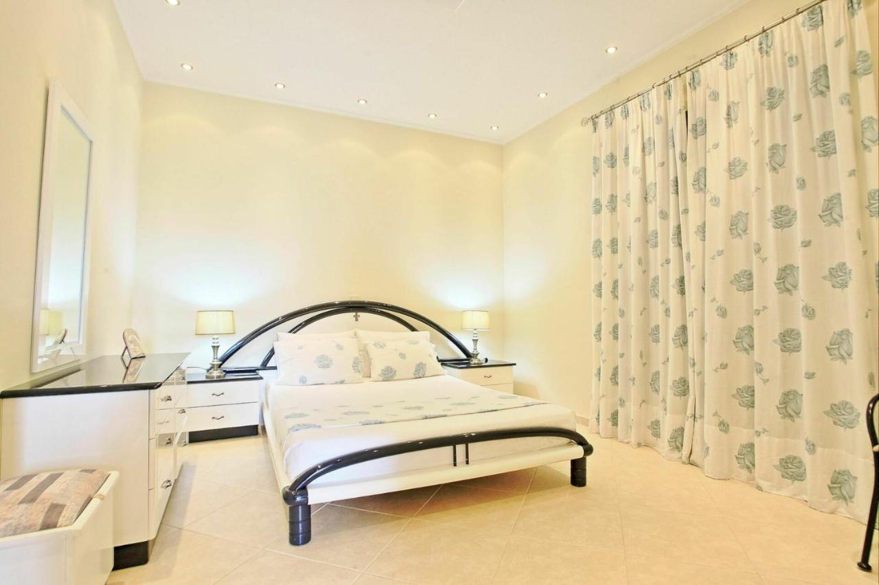 Acharavi Beach Villa By Posarellivillas Εξωτερικό φωτογραφία
